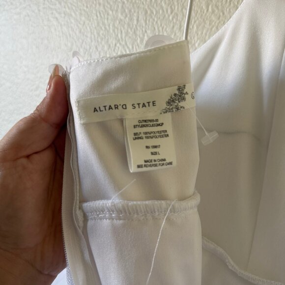NWOT Altar'd State Aurora Floral Mesh in White. Size Large - Picture 4 of 5